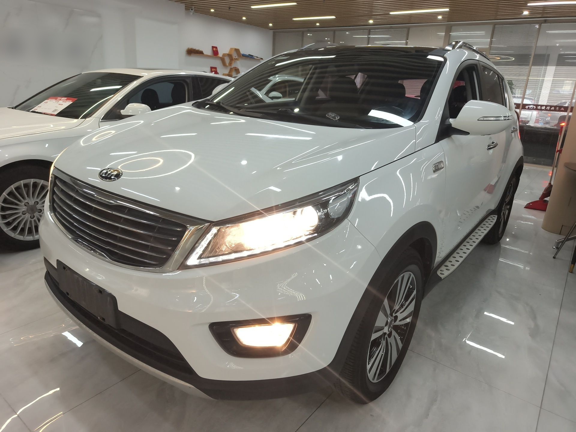 Под передней частью автомобиля