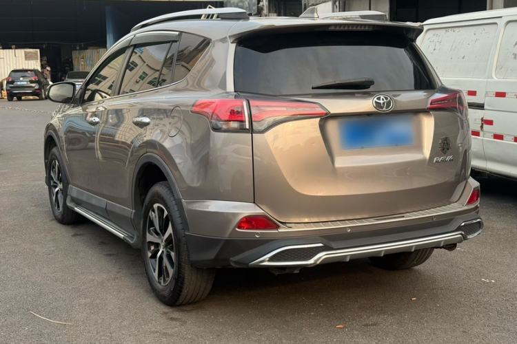 Used Toyota RAV4 2016 2.0L CVT Two-Wheel Drive Fashion Edition China V Standard Exterior 4