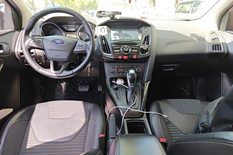 Used Ford Focus 2015 Hatchback 1.6L Automatic Fashion Edition Center Console