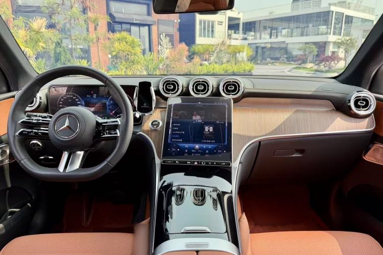 Used Mercedes-Benz GLC 2024 Refreshed GLC 300 L 4MATIC Dynamic Version 5 Seats
