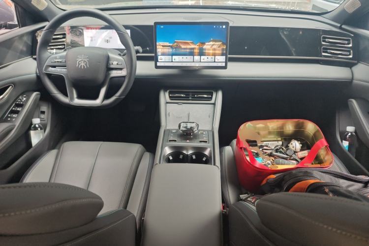 Used BYD Qin L 2025 DM-i Smart Drive 120KM Superior Model Center Console