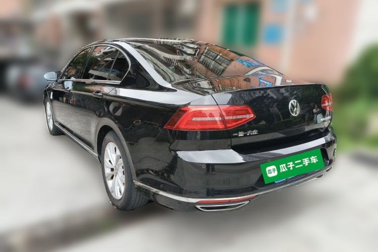 Used Volkswagen Magotan 2018 Facelift 330TSI DSG Luxury Model Rear Left 45 Deg