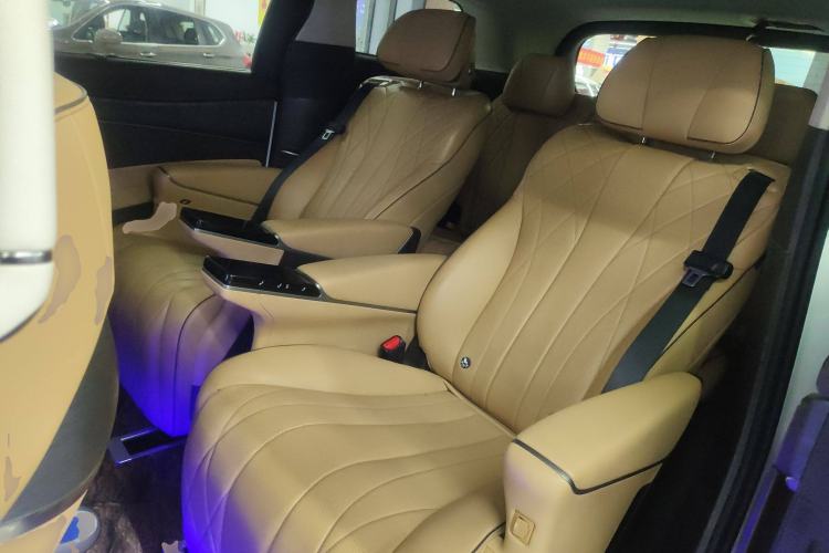 Used Denza D9 2024 DM-i 970 Luxury Model
