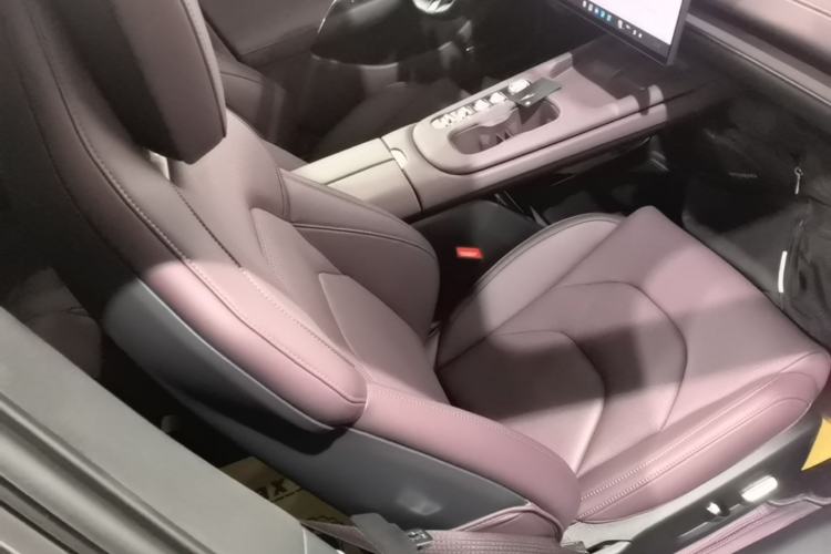 Used Xiaomi Auto SU7 2024 Four-Wheel Drive Ultra-Long Range Advanced Intelligent Driving Max Edition Right Front Seat