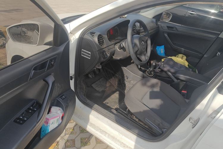 Used Volkswagen Jetta 2015 Zhuihui Edition 1.4L Manual Fashion Model Driver Seat