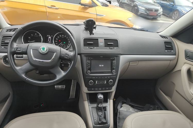 Used Skoda Yeti 2013 1.8T DSG Prestige Edition Center Console