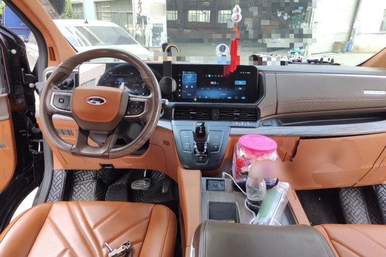 Used Juntian Black Warrior Youth 2025 2.0T Gasoline Top-of-the-Line Version Center Console