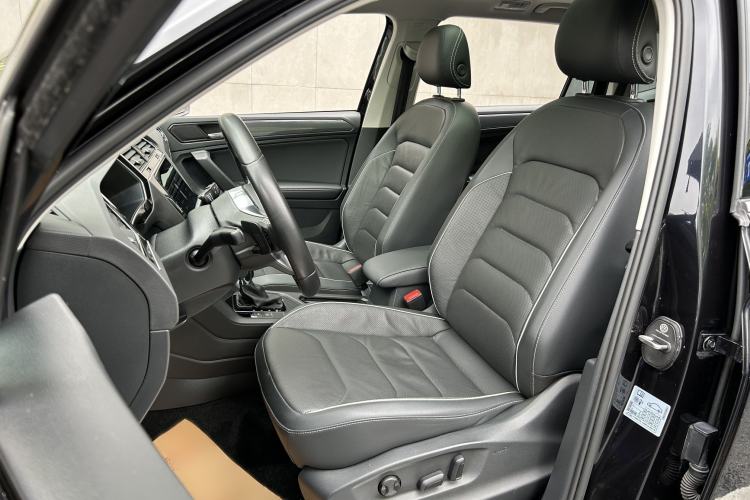 Used Volkswagen Tiguan L 2020 330TSI Automatic Two-Wheel Drive R-Line Flagship Version China VI Standard Left Front Seat