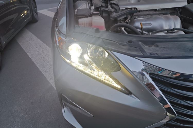 Used Lexus ES 2015 300h Comfort Edition Right Front Headlight