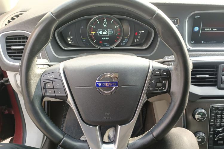 Used Volvo V40 2015 1.6T Zhiyi Edition
