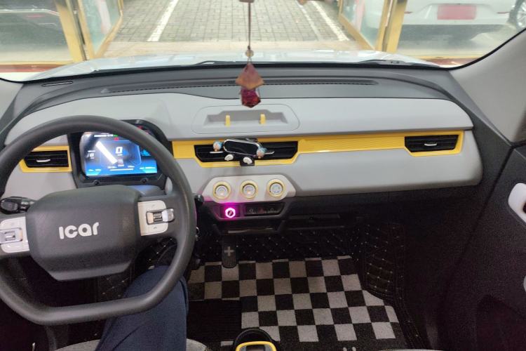 Used Chery QQ Ice Cream 2022 170km Sundae Phosphate Lithium-Ion Center Console