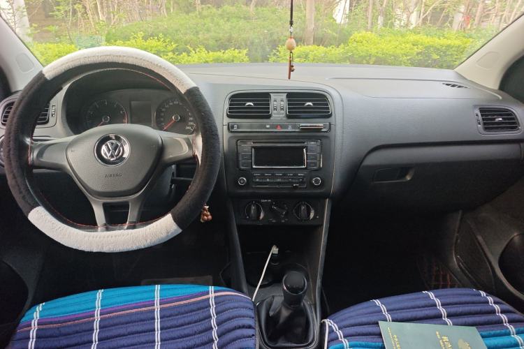 Used Volkswagen Polo 2018 1.5L Manual Drive-Comfort Model Center Console