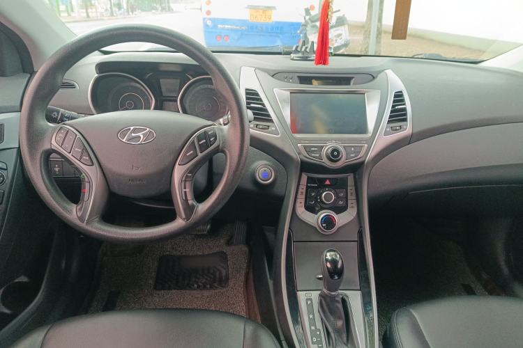 Used Hyundai Elantra (5th Generation / Langdong) 2016 1.6L Automatic Smart Version