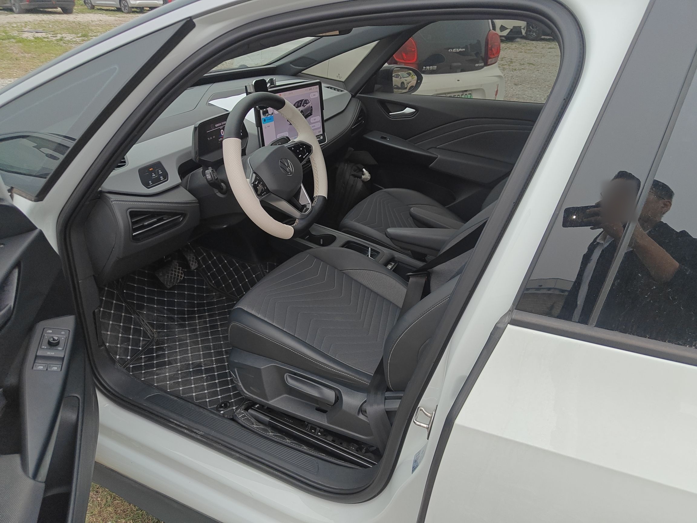 المقاعد الأمامية داخل السيارة