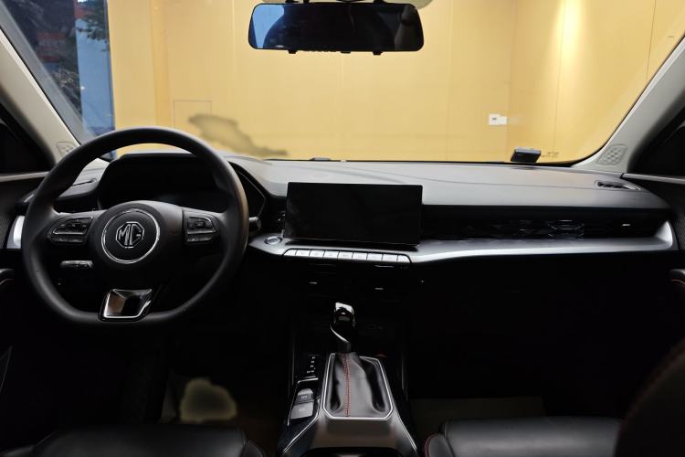 Used MG 5 2022 180 DVVT CVT Youth Luxury Edition
