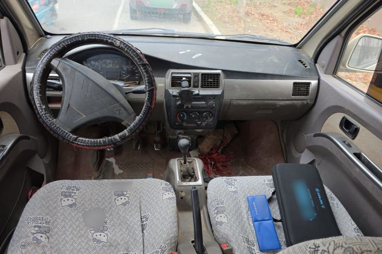 Used Wuling Rongguang 2011 1.2L Standard Version Center Console