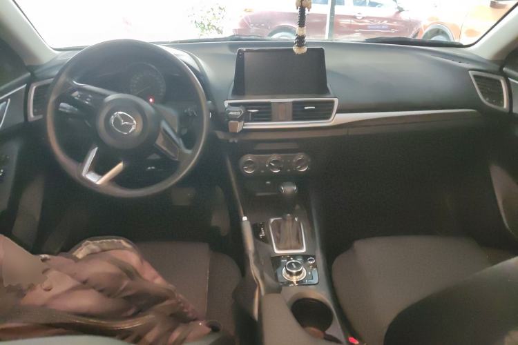 Used Mazda 3 Axela 2019 Cloud-Controlled Version Sedan 1.5L Automatic Comfort Trim China V Standard Center Console