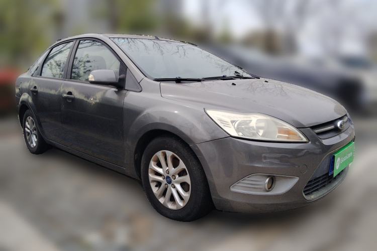 Used Ford Focus 2013 Sedan Classic 1.8L Manual Base Model Front Right 45 Deg