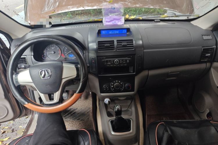 Used BAIC Weiwang M20 2014 1.5L practical type BJ415A Center Console