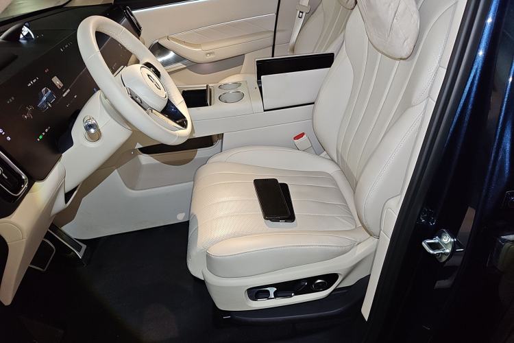 Used Hima AITO M8 2025 Model, Pure Electric Max+ Six-Seat Long-Range Version Left Front Seat