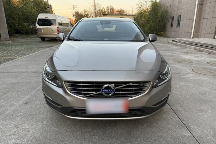 Used Volvo V60 2014 T5 Zhiyi Edition
