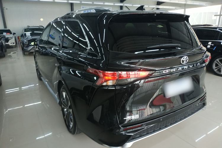 Used Toyota Granvia 2026 Model 2.5L Hybrid Prestige PLUS Edition Exterior 2