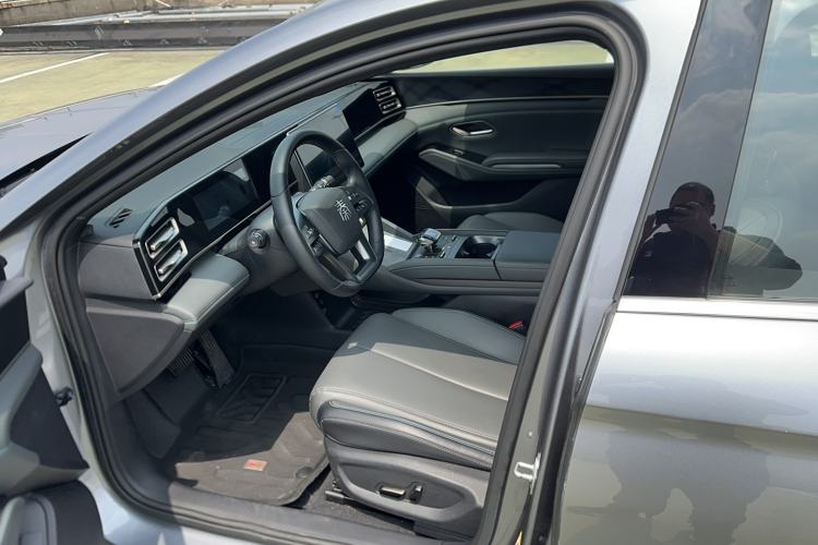 Used BYD Qin L 2025 DM-i Smart Drive 120KM Superior Model Left Front Seat