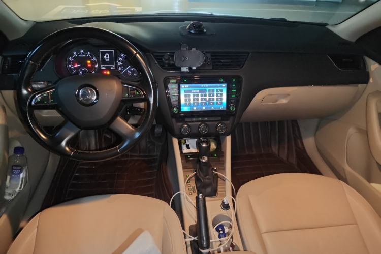 Used Skoda Octavia 2015 1.4TSI DSG Yijun Edition Center Console