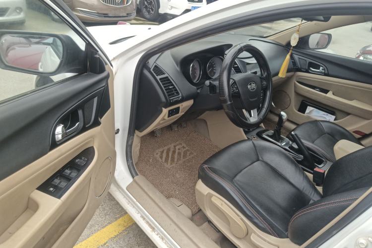 Used Bestune B50 2013 1.6L manual luxury version
