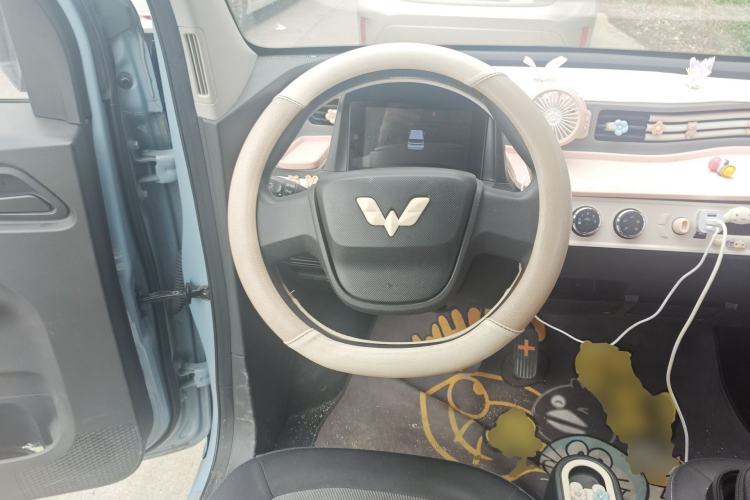 Used Wuling Hongguang MINIEV 2021 Macaron Fashion Model Lithium Iron Phosphate Steering Wheel