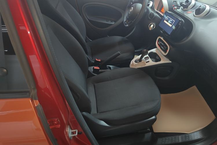 Used smart forfour 2018 1.0L 52 kW Dynamic Edition Right Front Seat