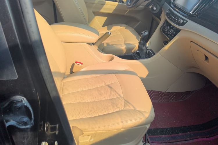 Used Baojun 730 2017 1.5T Manual Fashion Version 7 Seats China V Emission Standard Right Front Seat