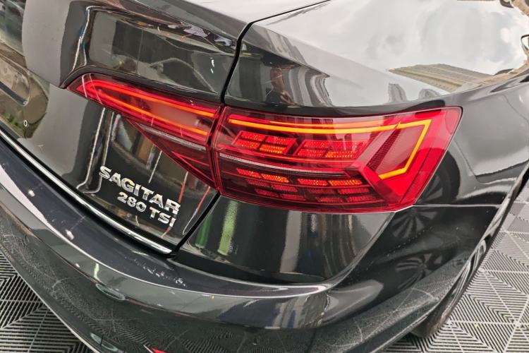 Used Volkswagen Sagitar 2020 280TSI DSG Luxury Version China VI Standard Right Rear Taillight