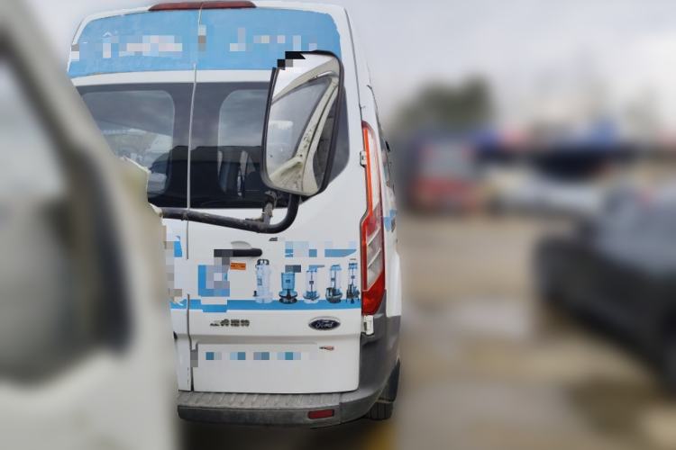 Used Ford Transit 2017 2.0T Diesel Multi-Purpose Commercial Vehicle Mid-Drive Mid-Roof China IV Standard
