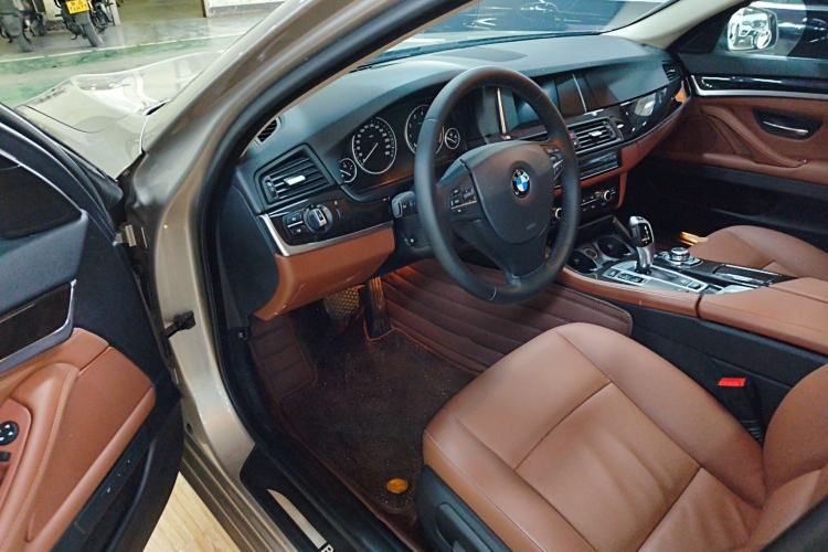 Used BMW 5 Series 2014 525Li Leading Model
