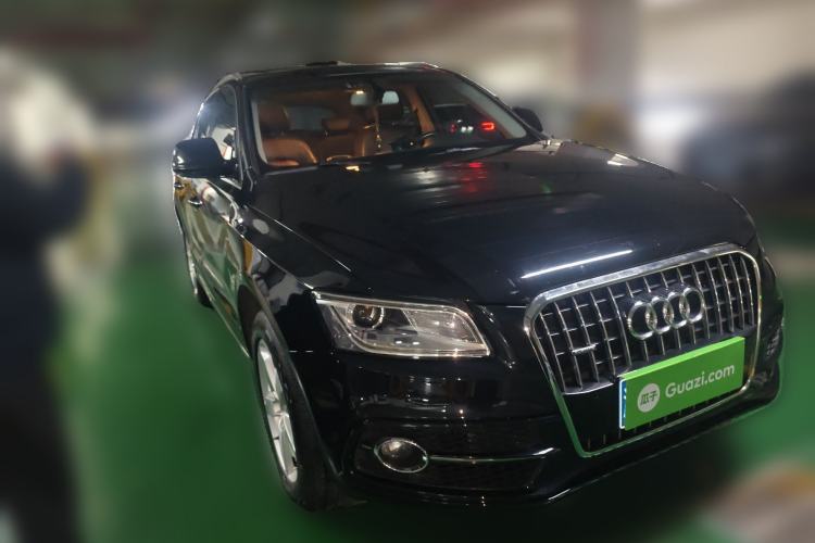 Used Audi Q5 2017 Plus 40 TFSI Ambition Model Front Right 45 Deg