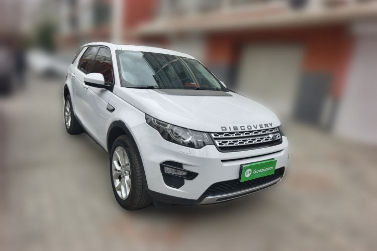 Used Land Rover Discovery Sport 2018 240 PS HSE Version Front Right 45 Deg