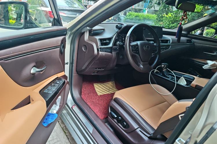 Used Lexus ES 2018 200 Excellence Edition China V Standard Driver Seat