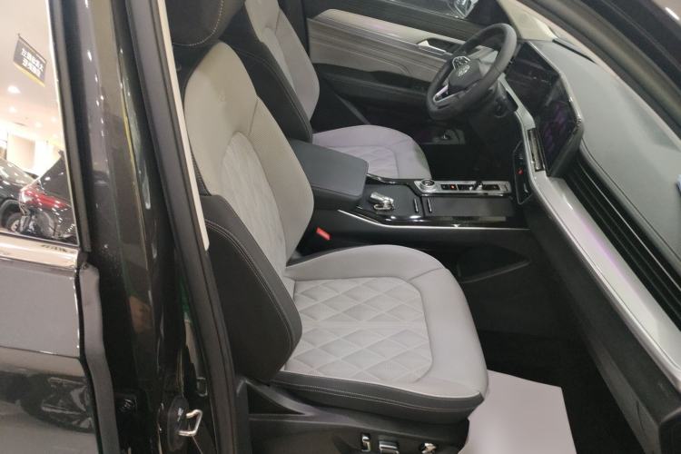 Used Volkswagen Tavendor 2023 380TSI Four-Wheel Drive R-Line Cruise Edition Right Front Seat