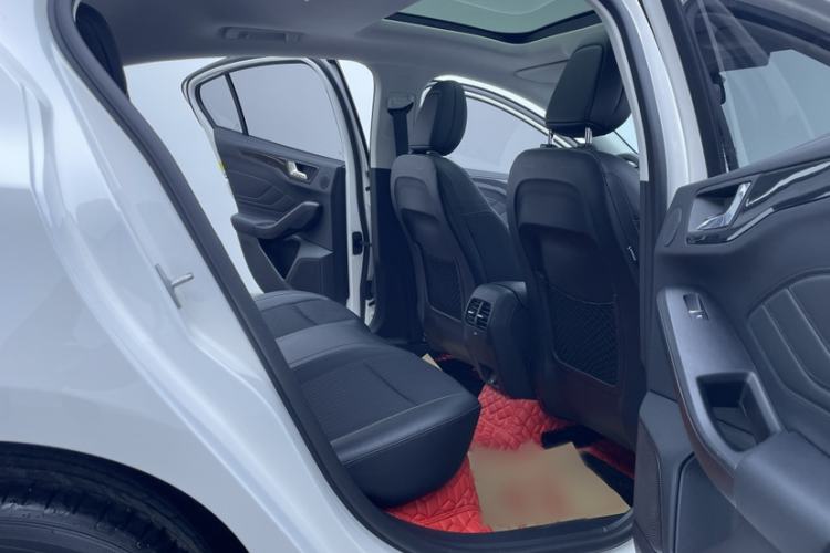 Used Ford Focus 2021 Hatchback EcoBoost 180 Automatic Titanium Edition Interior 5