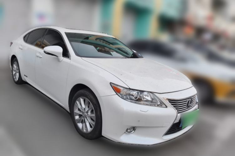 Used Lexus ES 2013 300h Elite Edition
