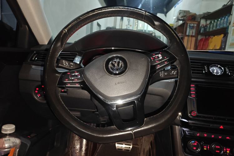 Used Volkswagen Passat 2016 330TSI DSG Prestige Edition Steering Wheel
