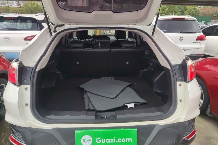 Used Venucia T90 2017 2.0L CVT Smart Edition Trunk