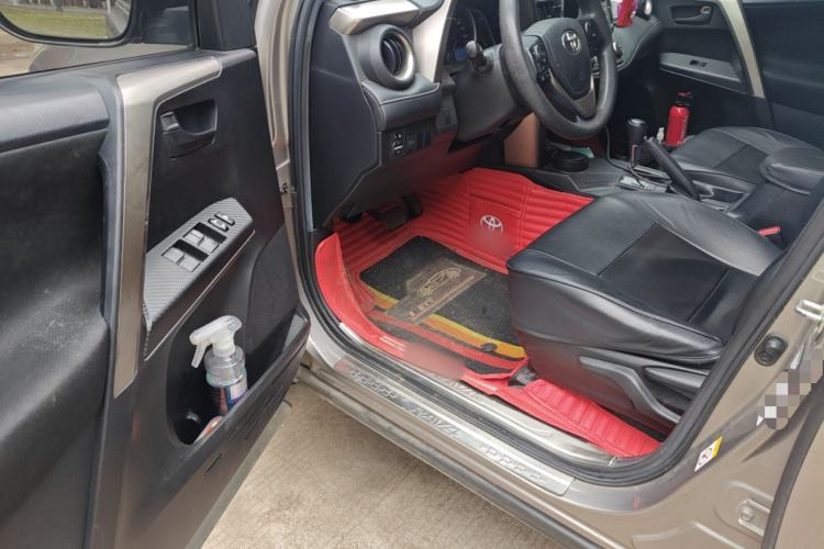 Used Toyota RAV4 2015 2.0L CVT Two-Wheel Drive Fashion Edition
