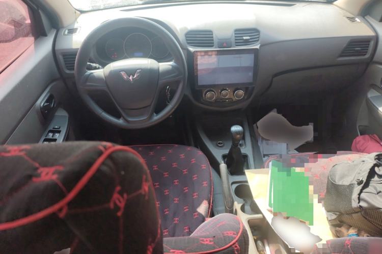 Used Wuling Hongguang 2018 1.5L Classic S Standard Model Center Console