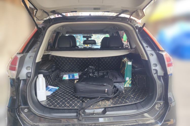 Used Nissan X-Trail 2015 2.0L CVT Comfort MAX Edition 2WD Trunk