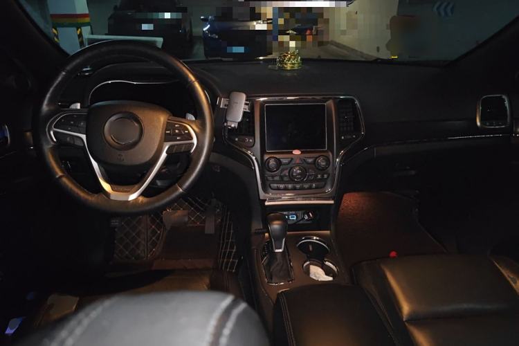 Used Jeep Grand Cherokee 2017 3.0L Comfort Navigation Edition Center Console