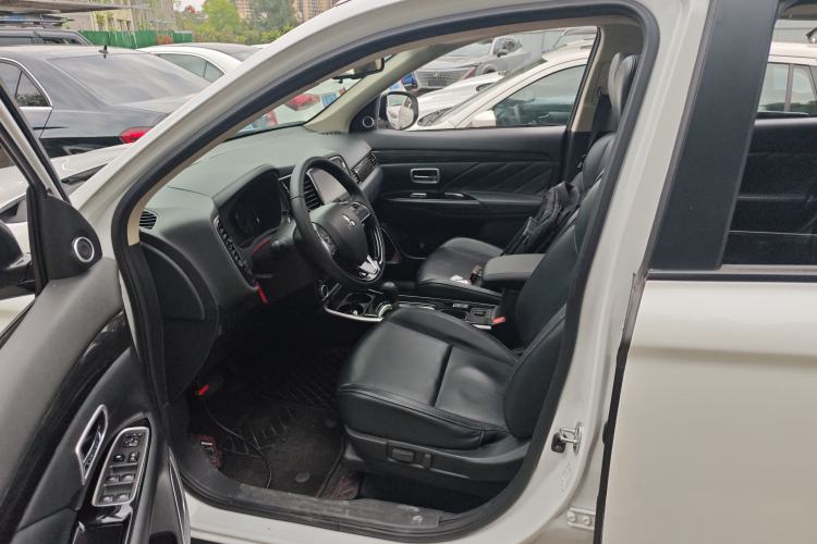 Used Mitsubishi Outlander 2019 2.0L Two-Wheel Drive Comfort Edition 5 Seats China VI Standard