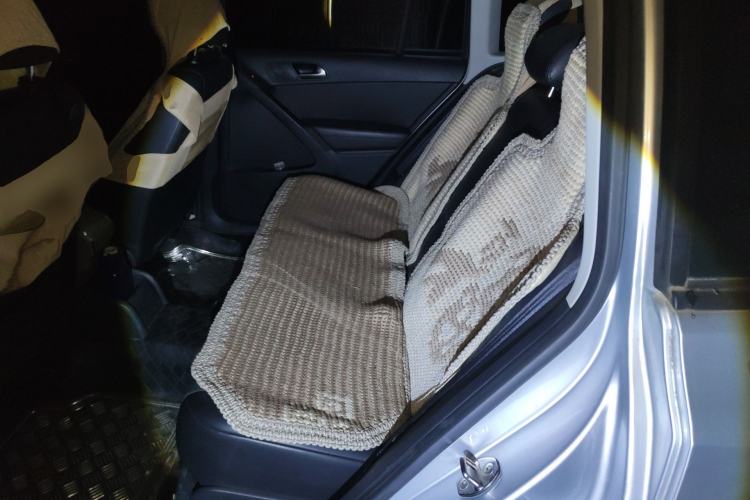 Used Volkswagen Tiguan 2013 1.8TSI Manual Two-Wheel Drive Trend Edition Left Rear Seat