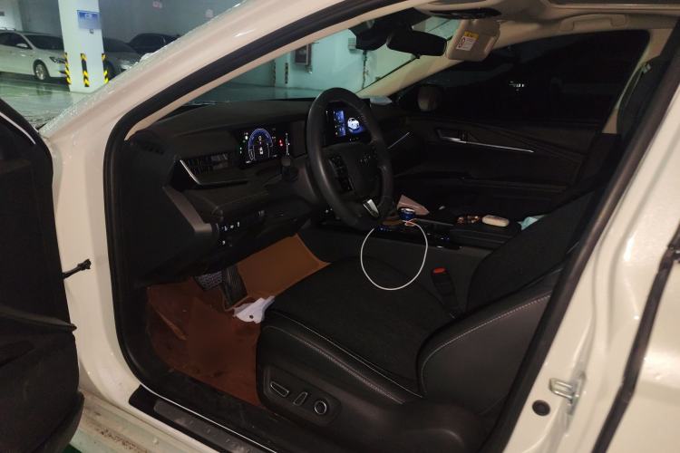 Used Toyota Camry 2024 Dual-Motor 2.0 HGVP Luxury Edition